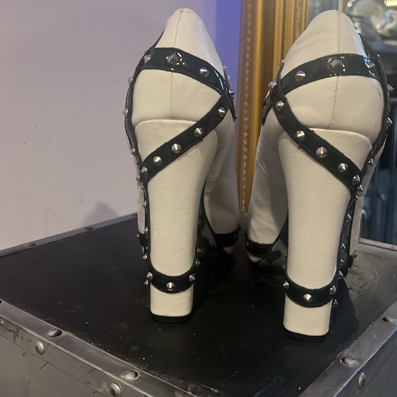 Hard to find Naughty monkey white/black studdedd punk 5” chunky stileto heels! - Picture 4 of 4